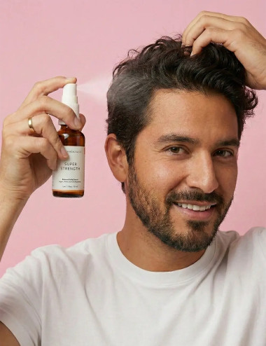 Serum para el cabello de hombres de Lou Botanicals. Fortalece, repara y da brillo