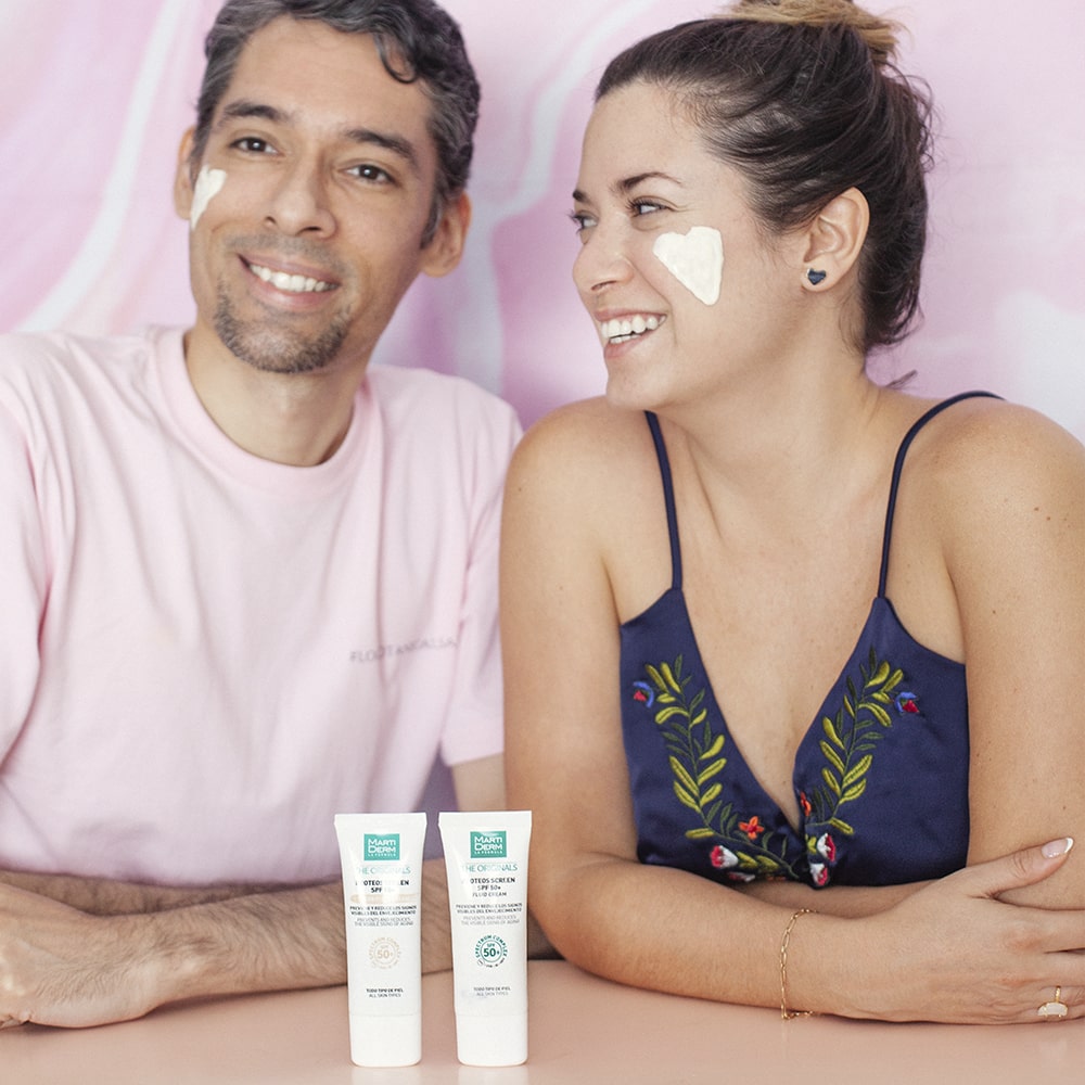 Protector solar con retinol y ácido hialurónico